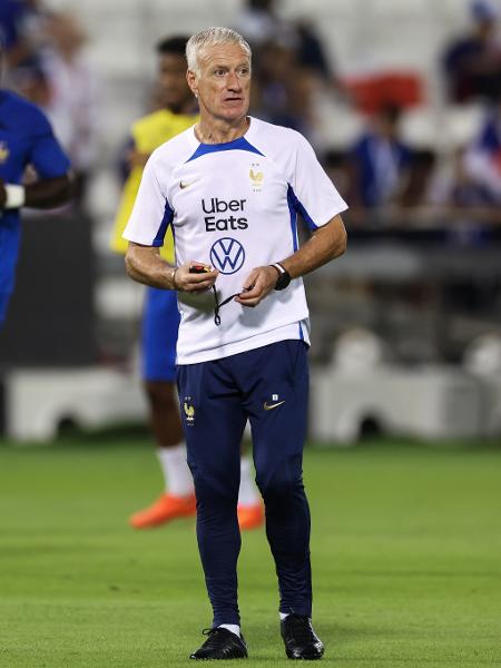 Didier Deschamps, técnico da França, durante treino no Qatar. - Liu Lu/VCG via Getty Images