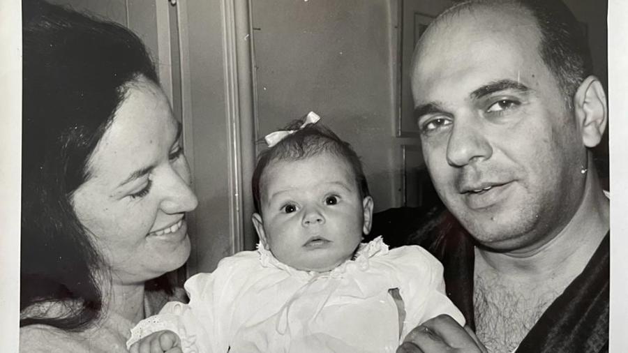 Milly Lacombe aos dois meses, com a mãe e o pai em Laranjeiras, Rio de Janeiro 1967