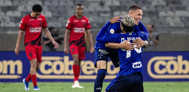 Cruzeiro busca empate com o Athletico-PR, mas segue ameaçado no Brasileirão