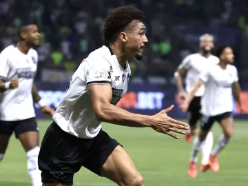 Botafogo silencia dúvidas em noite gigante com redenção de Adryelson