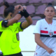 Zagueira do S&atilde;o Paulo &eacute; ofendida, e ju&iacute;za paralisa jogo do Feminino Sub-20