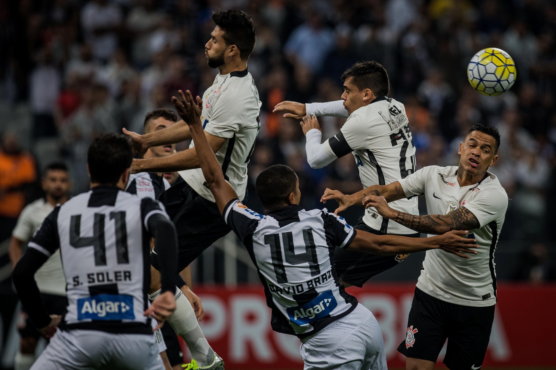 Corinthians fura retranca do Santos com gol no final e vence 3ª seguida - 01/06/2016 - UOL Esporte
