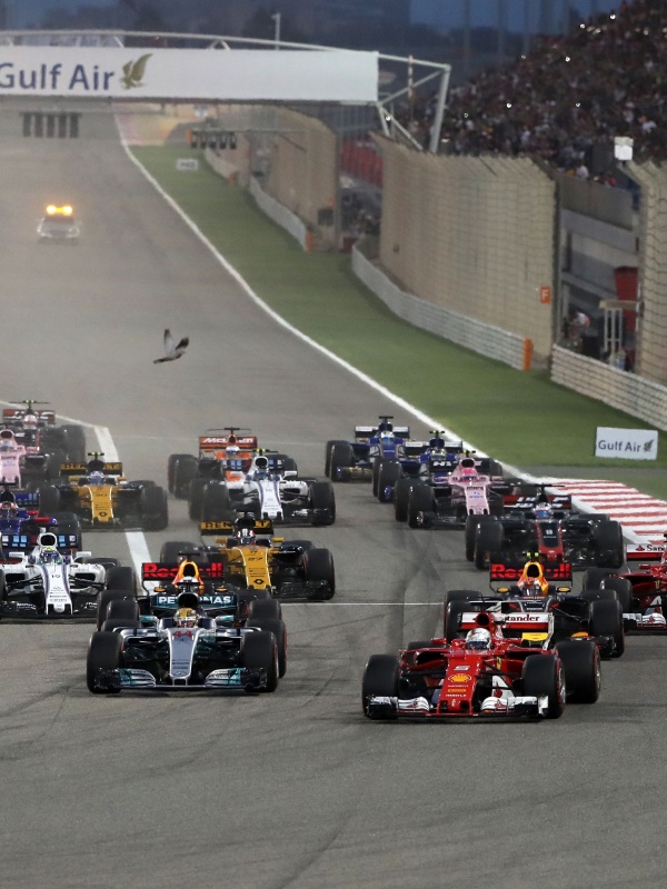 GP do Bahrein: Verstappen comemora pole position após 'começo difícil