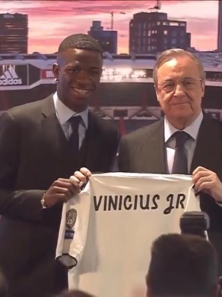 Vinicius Jr com o presidente Florentino Pérez em apresentação ao Real Madrid