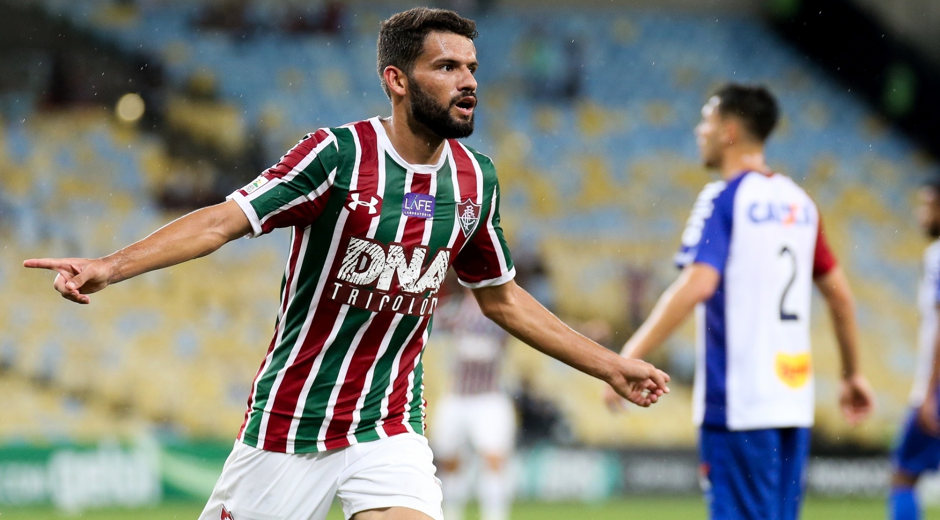 Jadson comemora gol marcado pelo Fluminense sobre o Paraná Clube