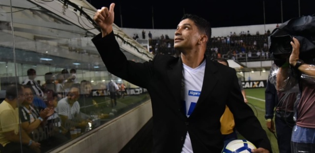 Renato se despede da torcida do Santos na Vila - Ivan Storti/Santos FC - Ivan Storti/Santos FC