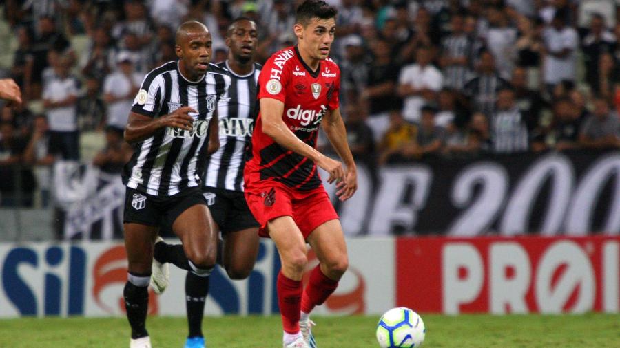 Lance da partida entre Ceará x Athletico-PR, disputada no Castelão - Thiago Gomes/AGIF