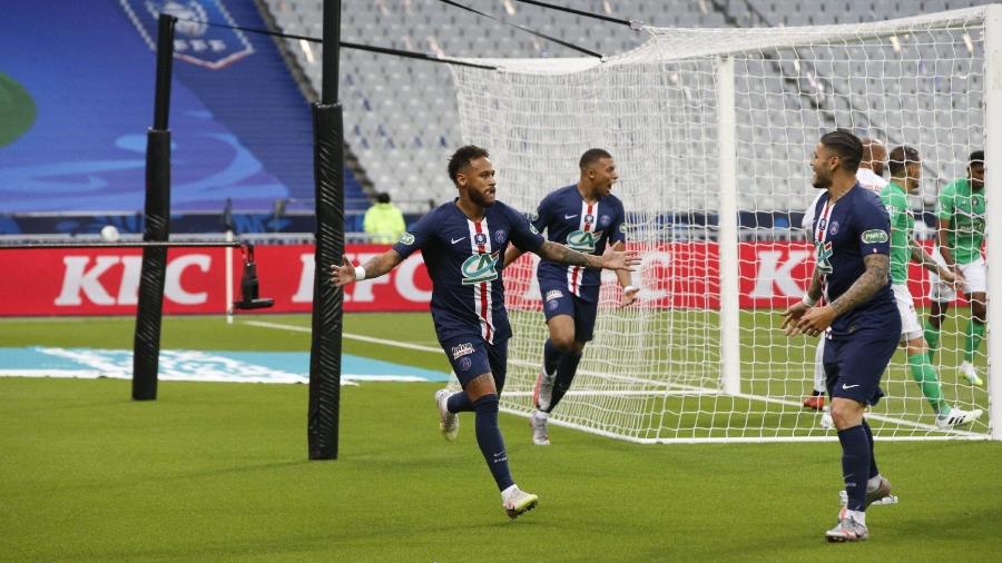 Neymar comemora com Mbappé gol pelo PSG - Reprodução/site oficial PSG