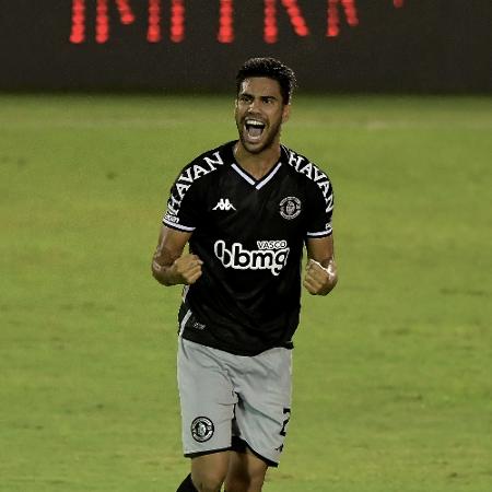 Tiago Reis, do Vasco, comemora seu gol diante do Bangu - Thiago Ribeiro/AGIF