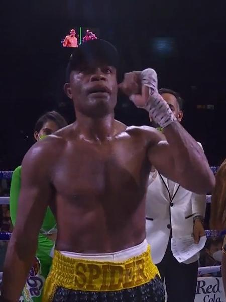 Anderson Silva comemora vitória em estreia no boxe - Reprodução