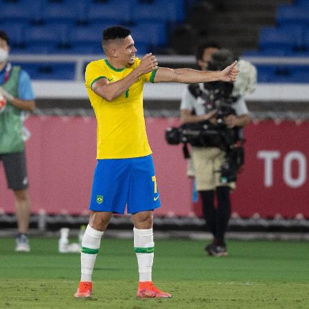 Paulinho comemora quarto gol do Brasil contra a Alemanha fazendo o movimento de flecha, saudação que representa o orixá Oxóssi - Reprodução/CBF