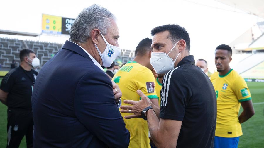 Tite e Lionel Scaloni durante confusão em Brasil x Argentina, em setembro; papo desencadeou estremecimento da relação - Lucas Figueiredo/CBF