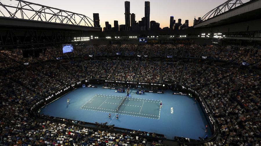 Imagem aérea da Rod Laver Arena na final do Australian Open de 2022 entre Rafael Nadal e Daniil Medvedev - Reuters