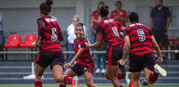 Time feminino do Flamengo goleou o America por 17 a 0 no Campeonato Carioca