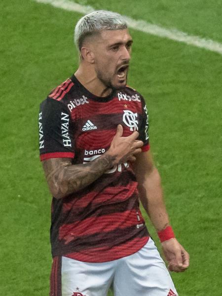 Arrascaeta discorda de enquete e diz quem pagará conserto do carro: O gago lá
