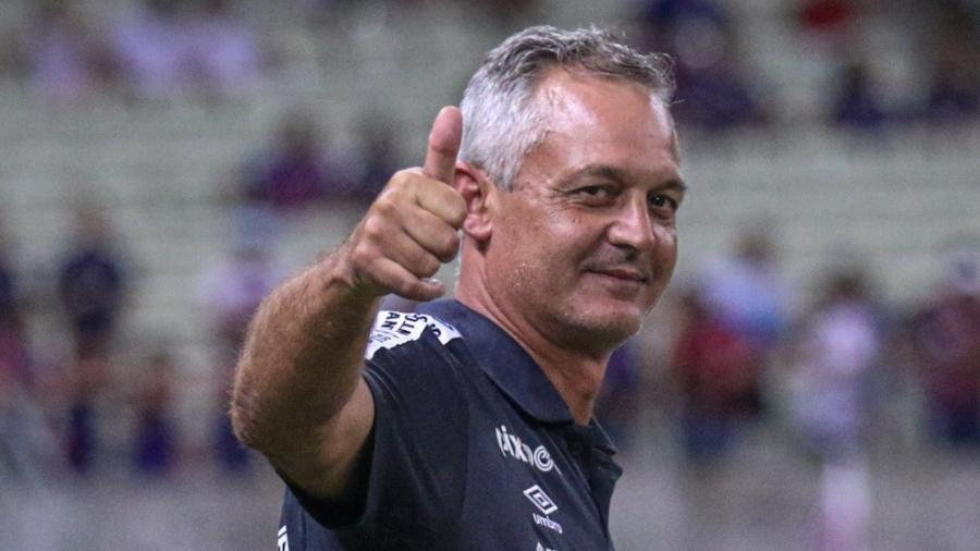 Lisca em sua estreia como técnico do Santos; clube jogou contra o Fortaleza -  Lucas Emanuel/AGIF