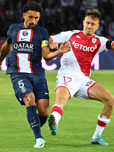 Marquinhos, do PSG, disputa bola com Aleksandr Golovin, do Monaco, pelo Francês - Alain JOCARD / AFP
