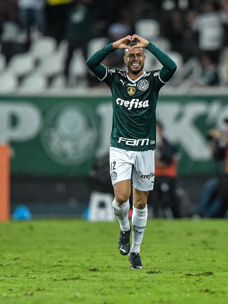 Mayke, do Palmeiras, comemora gol contra o Botafogo pelo Brasileirão - Thiago Ribeiro/AGIF