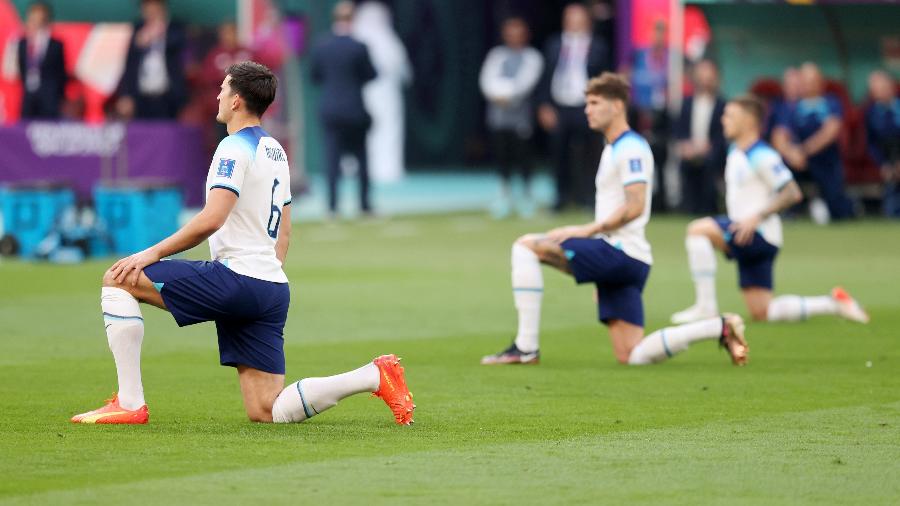 Jogadores da Inglaterra ajoelharam em protesto antes do apito inicial  - Alex Pantling - The FA/The FA via Getty Images
