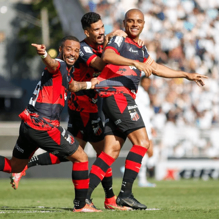 Claudinho comemora gol marcado pelo Ituano contra o Santos, em jogo do Paulistão 2023 - Miguel Schincariol/Ituano