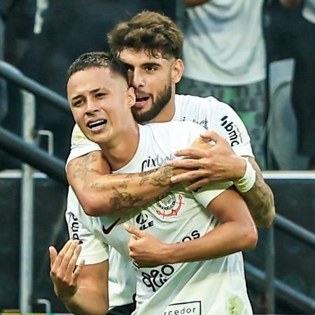 Corinthians vence o Cruzeiro nos acréscimos no primeiro jogo das