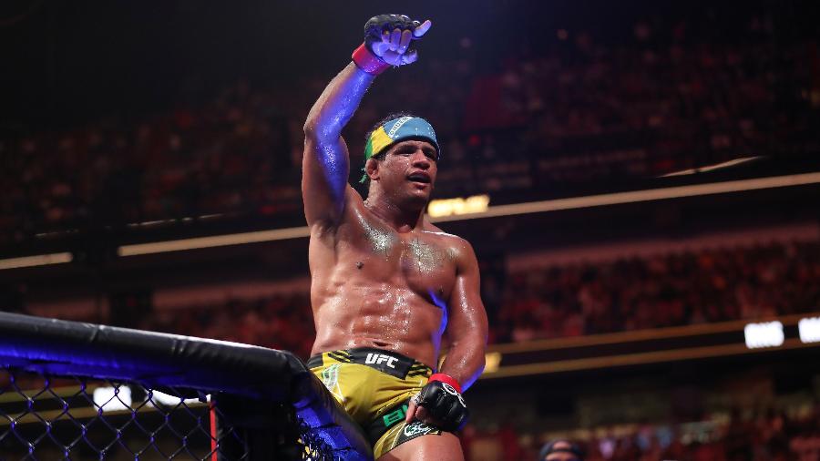 Gilbert Burns, o Durinho, comemora vitória contra Jorge Masvidal no UFC 287 - Icon Sportswire/Icon Sportswire via Getty Images