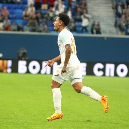 Volante Du Queiroz, ex-Corinthians, comemora primeiro gol marcado com a camisa do Zenit - Maksim Konstantinov/SOPA Images/LightRocket via Getty Images