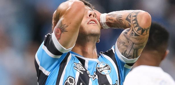 Volante do Grêmio relata experiência de ficar ilhado com atacante durante tempestade.