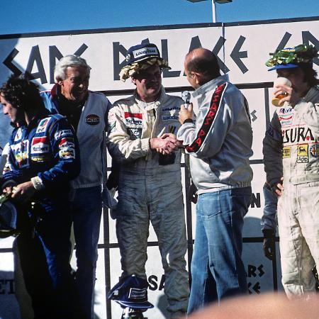 Alain Prost, Alan Jones e Bruno Giacomelli no pódio do GP de Caesar's Palace de 1981