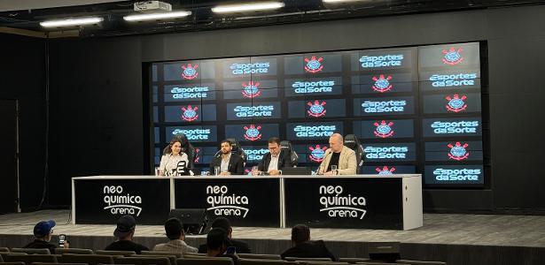 Corinthians firma patrocínio e busca contratação de jogador midiático.