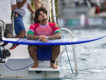 O que está acontecendo no Taiti para paralisar o surfe nas Olimpíadas