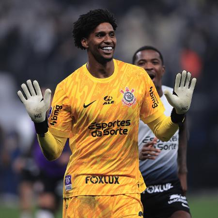 Hugo Souza, durante jogo entre Corinthians e Red Bull Bragantino na Sul-Americana