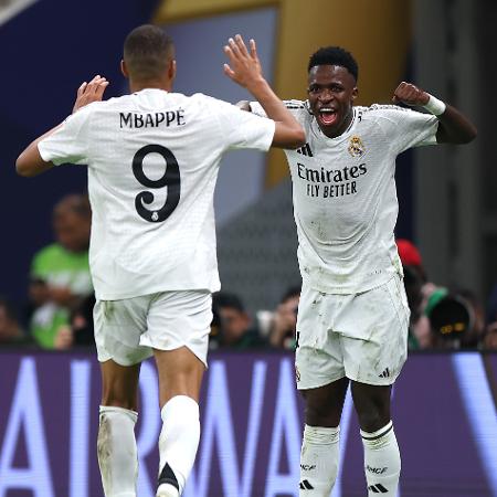 Vinicius Jr comemora após Mbappé marcar pelo Real Madrid contra o Pachuca, na final do Intercontinental Vinicius Jr comemora após Mbappé marcar pelo Real Madrid contra o Pachuca, na final do Intercontinental