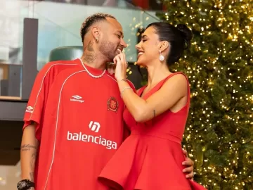 Camisa de time é para sair? Neymar passa Natal com peça de marca de luxo