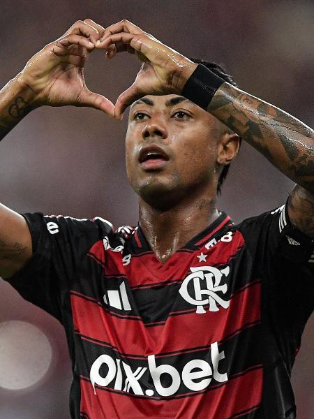 Bruno Henrique comemora gol do Flamengo sobre o Vasco em jogo do Campeonato Carioca