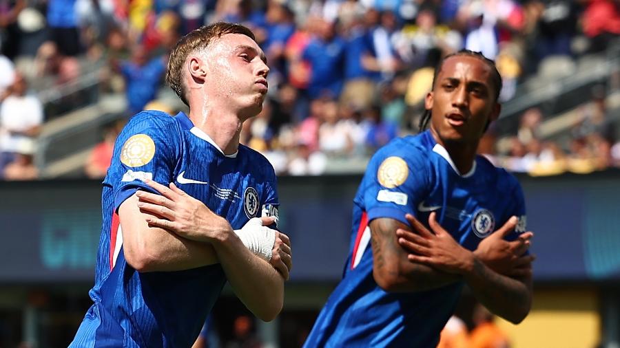 Cole Palmer e João Pedro comemoram gol em Chelsea x PSG, jogo do Mundial Cole Palmer e João Pedro comemoram gol em Chelsea x PSG, jogo do Mundial