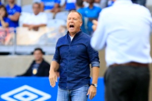 Mano elogia postura do Cruzeiro, vê evolução e cita justiça no resultado