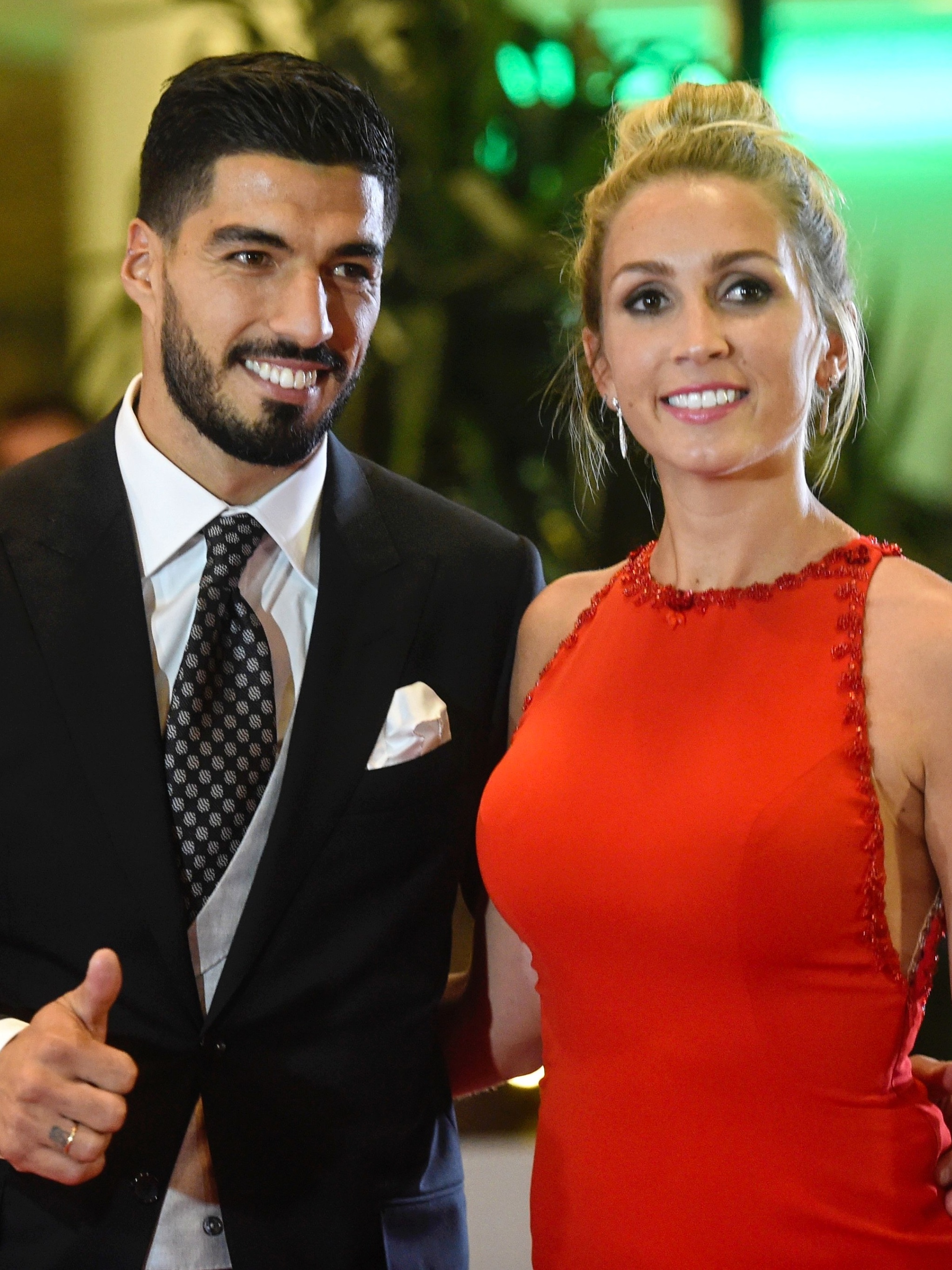 Suárez comemora 10 anos de casado em festa com presença de Neymar -  soheilrobotics.com