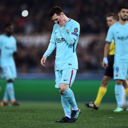 Lionel Messi mostra decepção após eliminação do Barcelona para a Roma - AFP PHOTO / Filippo MONTEFORTE