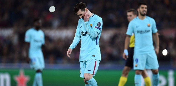 Lionel Messi mostra decepção após eliminação do Barcelona para a Roma - Filippo Monteforte/AFP