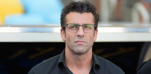 Alberto Valentim em ação durante jogo do Vasco contra o Fluminense - Thiago Ribeiro/AGIF - Thiago Ribeiro/AGIF