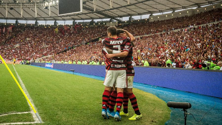 Flamengo comemora um dos gols na vitória sobre o Palmeiras; Rubro-negro ainda não perdeu no Maracanã - Alexandre Vidal / Flamengo