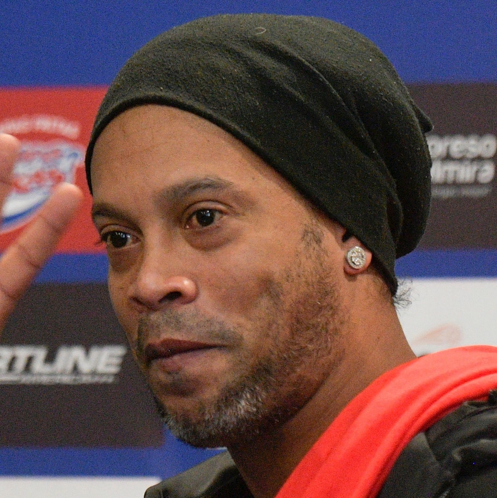 Ronaldinho depõe ao MP em investigação sobre pirâmide financeira -  17/10/2019 - UOL Esporte