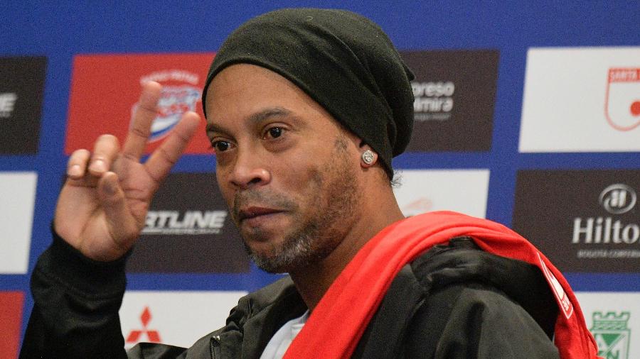 Ronaldinho Gaúcho diz que rompeu com a 18kRonaldinho após a empresa começar a trabalhar com Bitcoins - Raul ARBOLEDA / AFP