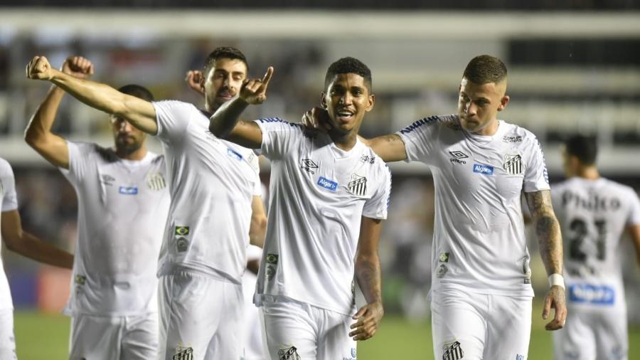 Raniel (centro) comemora gol marcado pelo Santos contra a Inter de Limeira - Ivan Storti/Santos FC