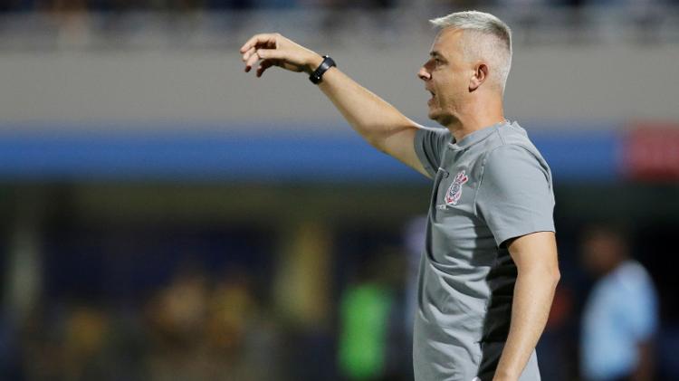 Tiago Nunes vê Corinthians vivo na Libertadores e pensa em titularidade de Pedrinho: 