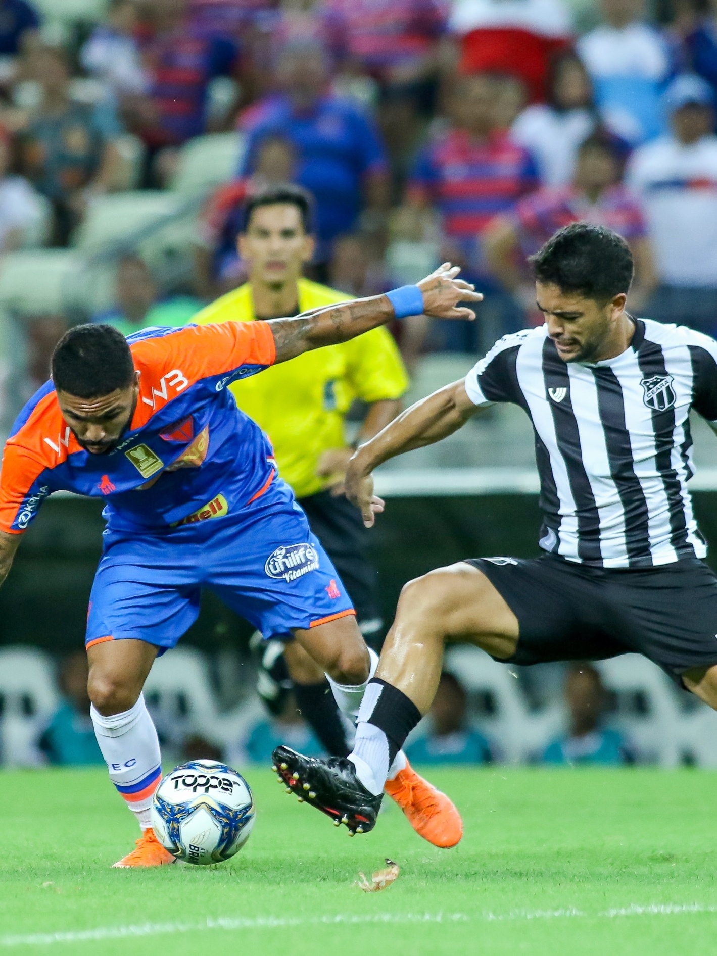 E agora, Inter? Thiago Galhardo assiste a jogo do Ceará ao lado do  presidente do clube - Lance!