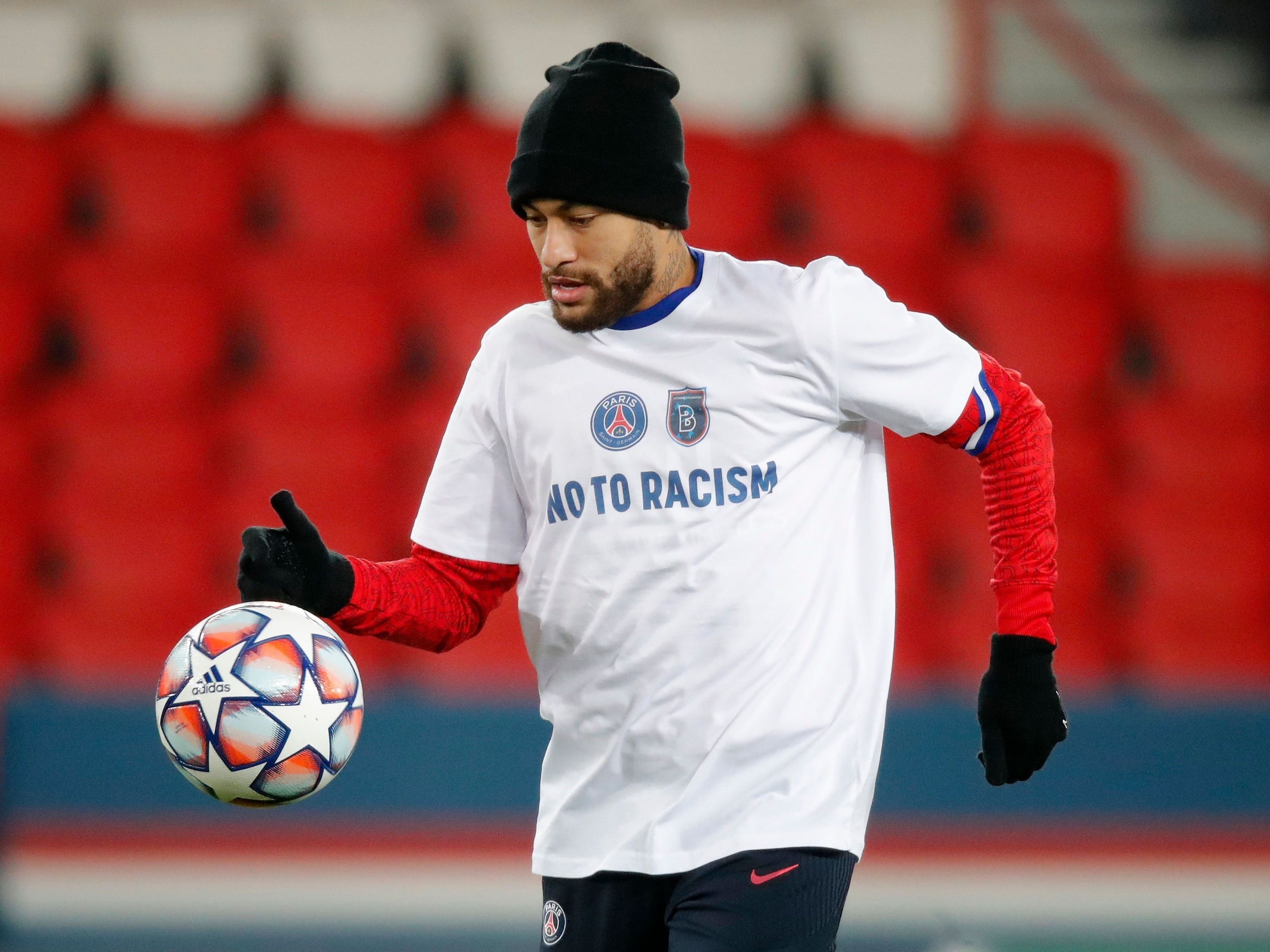 Finalmente o futebol dá espaço para ato relevante de basta ao racismo