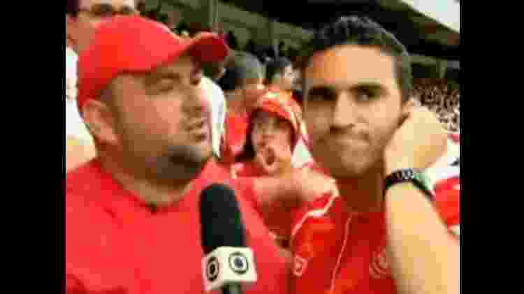 Torcedores do Internacional lamentam gol do Flamengo na última rodada do Brasileiro de 2009 - Reprodução TV Globo - Reprodução TV Globo