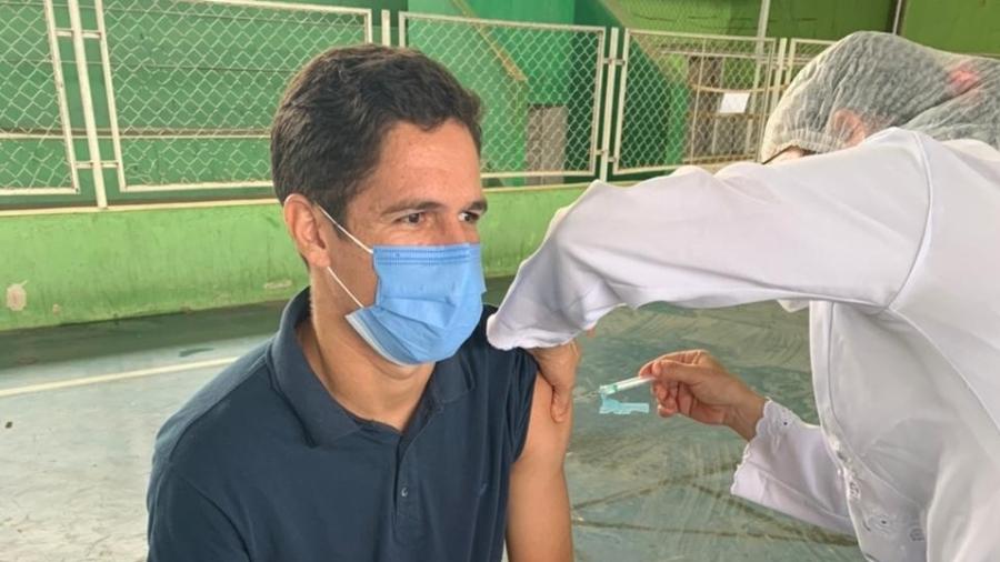 Zagueiro Caio César recebeu a primeira dose da vacina Coronavac em janeiro - Arquivo pessoal